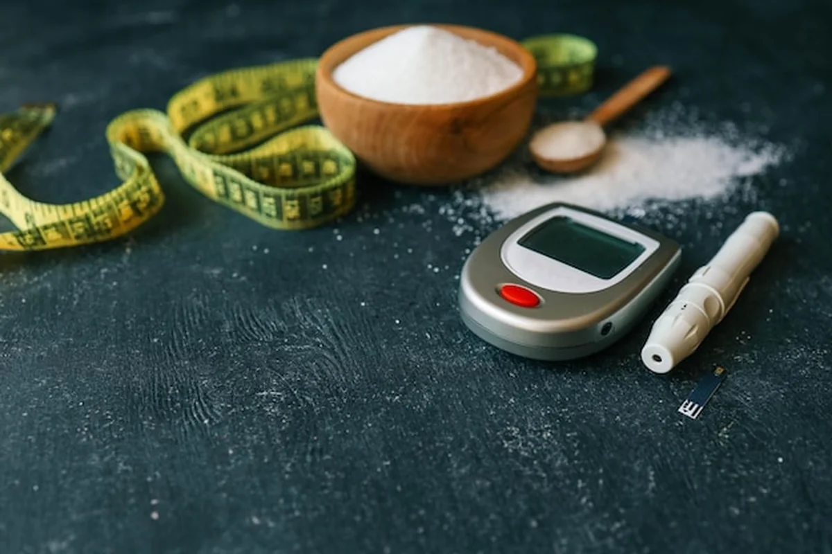 Przyrządy do pomiaru poziomu cukru we krwi na czarnym tle