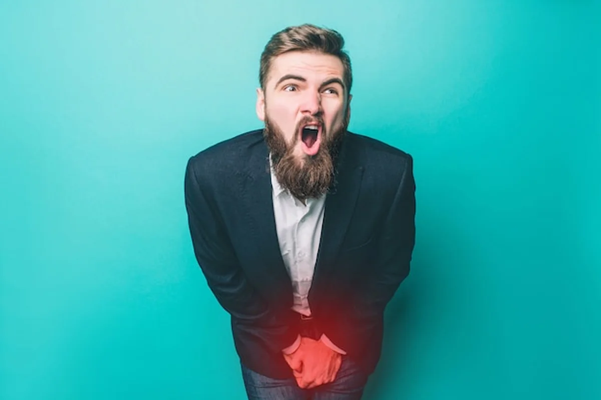 Mężczyzna cierpi na ból cewki moczowej