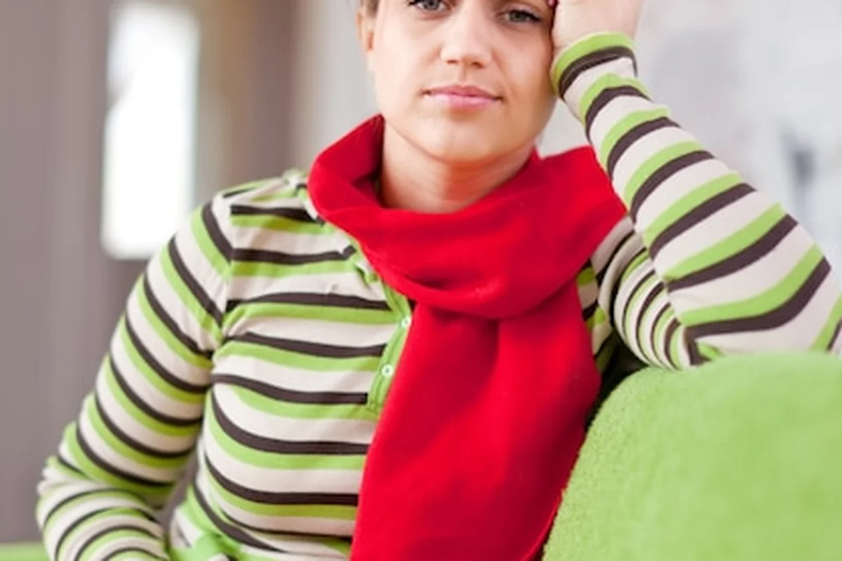 Chora kobieta w domu